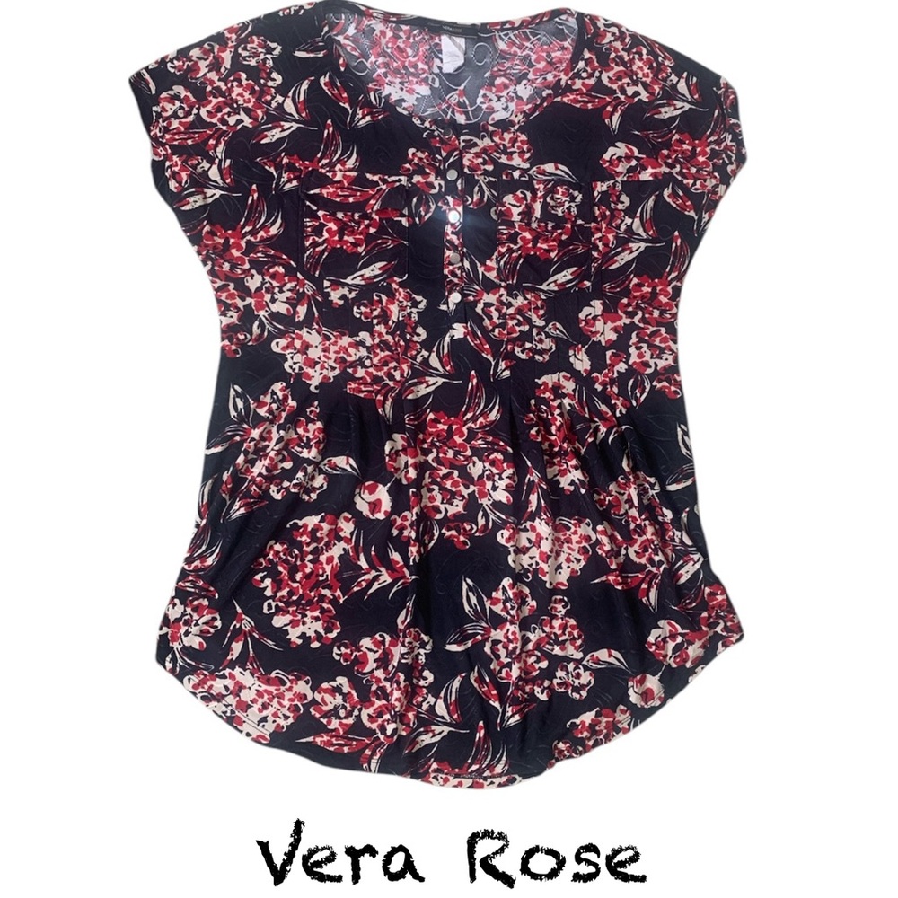 VERA ROSE Pleated Cap Sleeve Tunic Blouse in Allover Black/Red Floral, Size 8